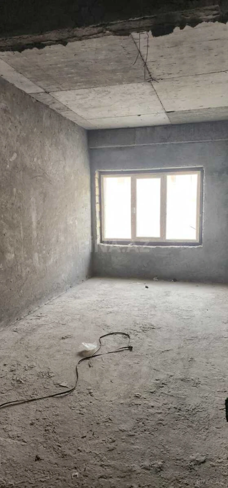 Satılır 4 otaqlı mənzil 163 m²