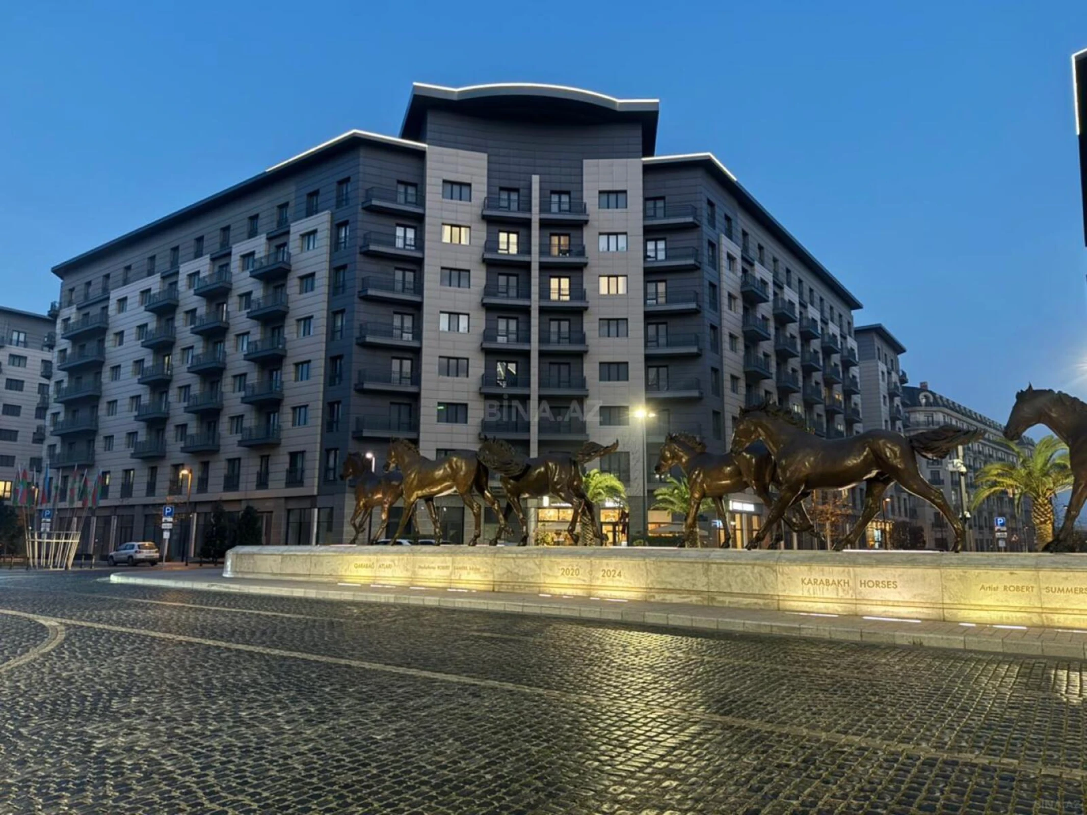 Satılır 4 otaqlı mənzil 163 m²