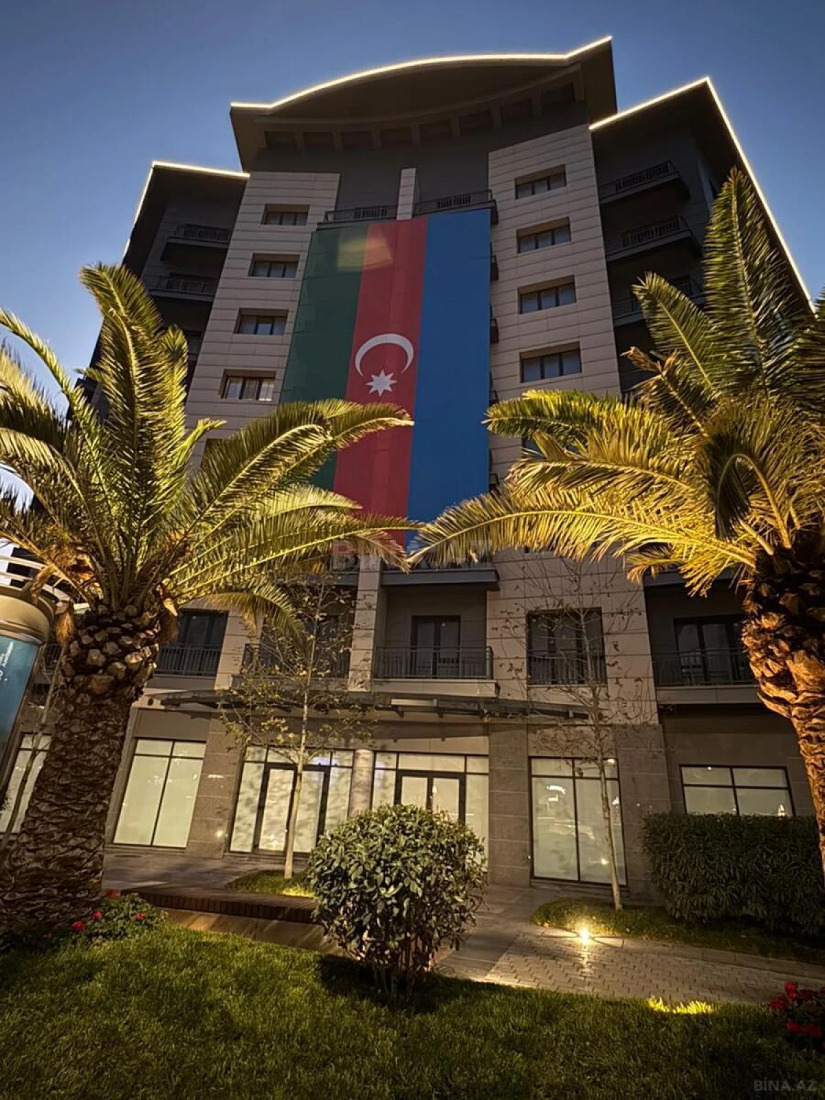 Satılır 4 otaqlı mənzil 163 m²