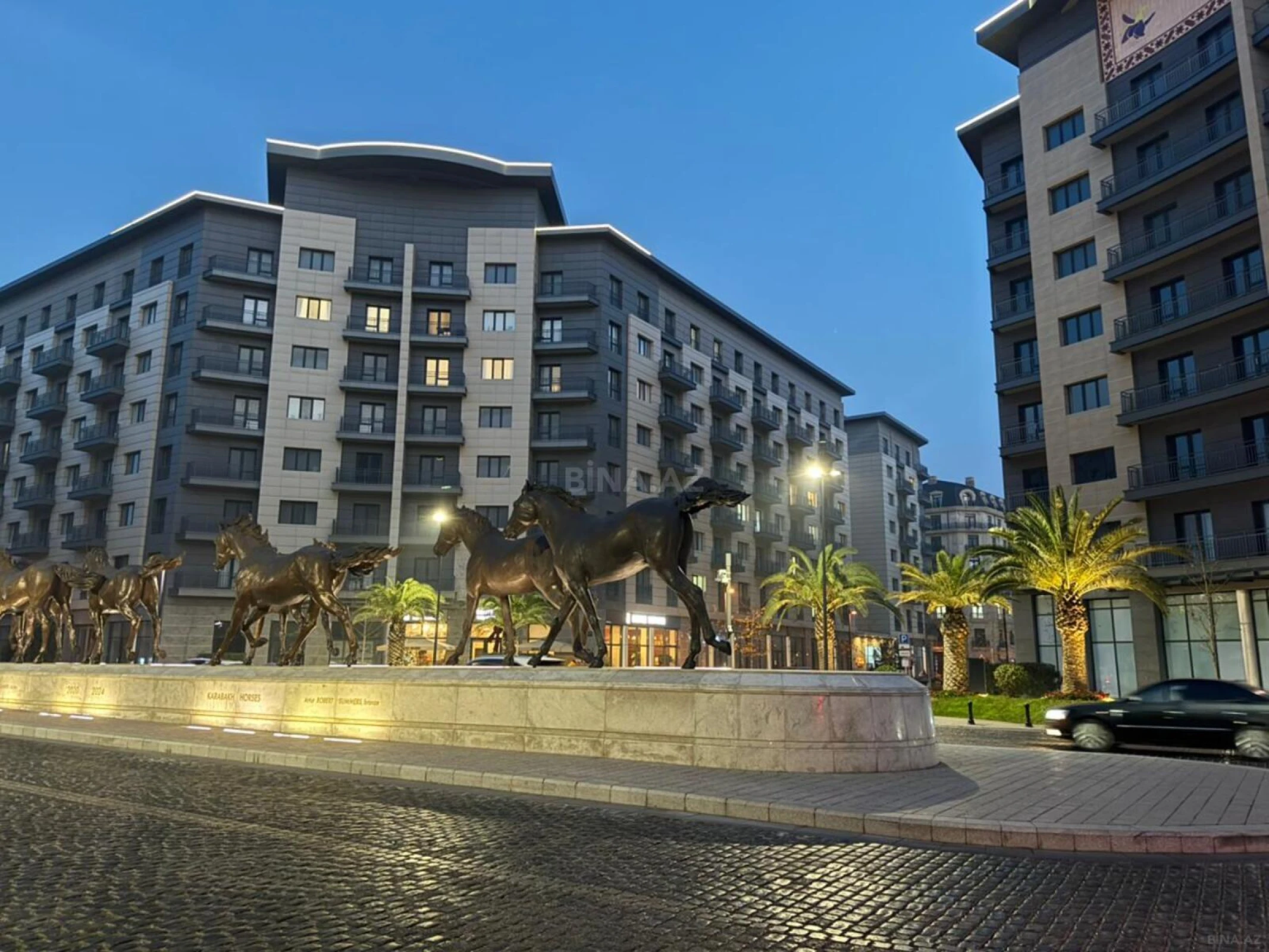 Satılır 4 otaqlı mənzil 163 m²