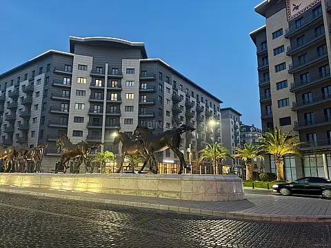 Satılır 4 otaqlı mənzil 163 m²