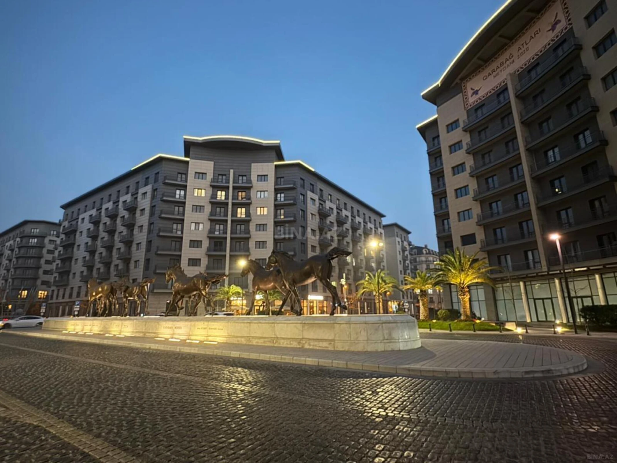 Satılır 4 otaqlı mənzil 163 m²