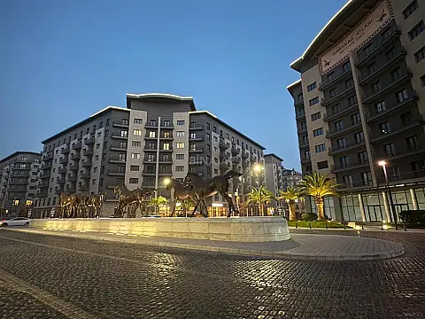 Satılır 4 otaqlı mənzil 163 m²