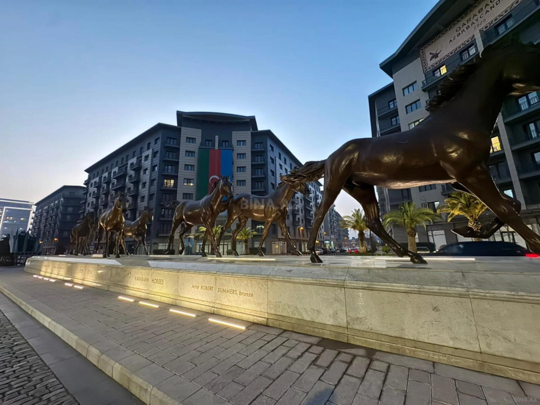 Satılır 4 otaqlı mənzil 163 m²