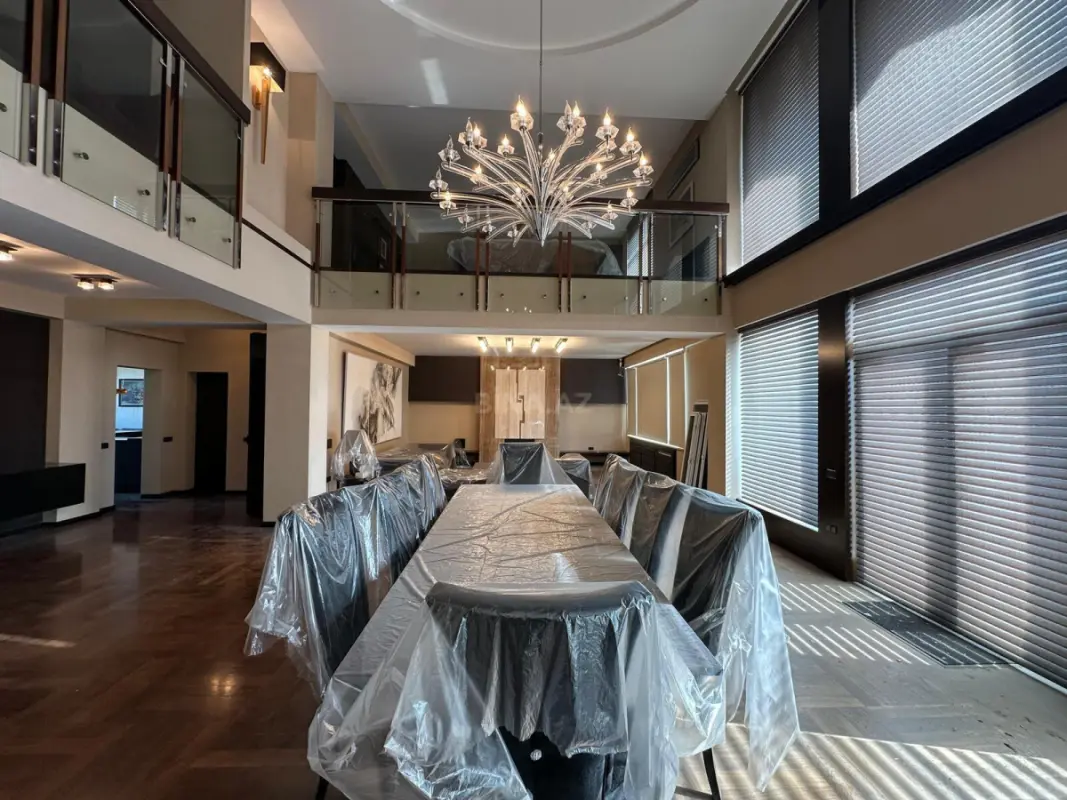 Kirayə verilir 5 otaqlı mənzil 400 m²