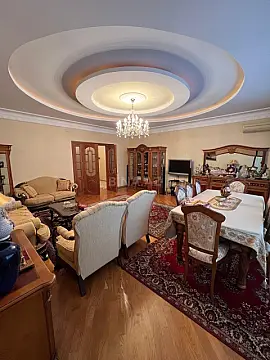 Satılır 3 otaqlı mənzil 165 m²