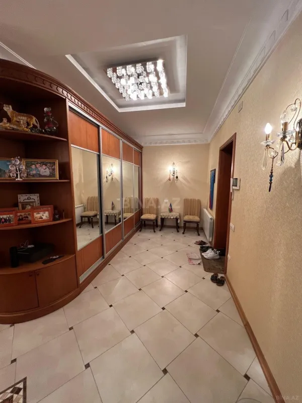 Satılır 3 otaqlı mənzil 165 m²