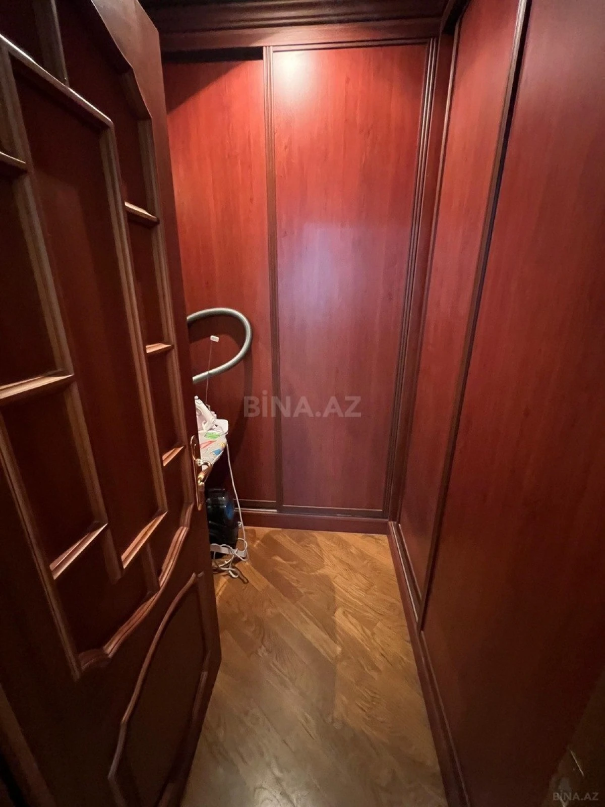 Satılır 3 otaqlı mənzil 165 m²