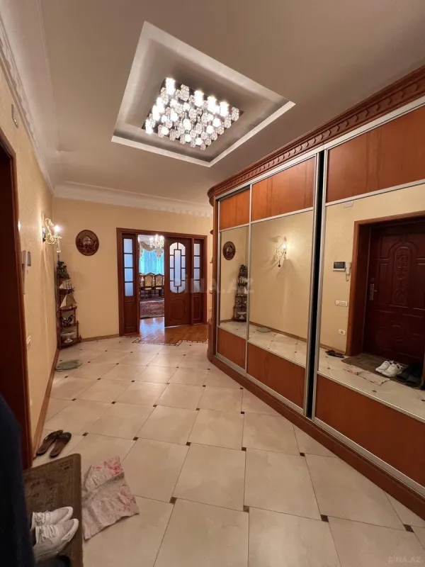 Satılır 3 otaqlı mənzil 165 m²