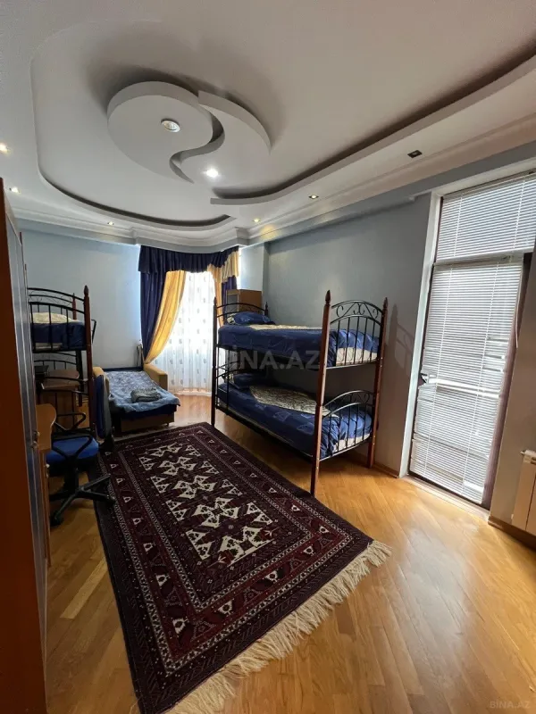 Satılır 3 otaqlı mənzil 165 m²