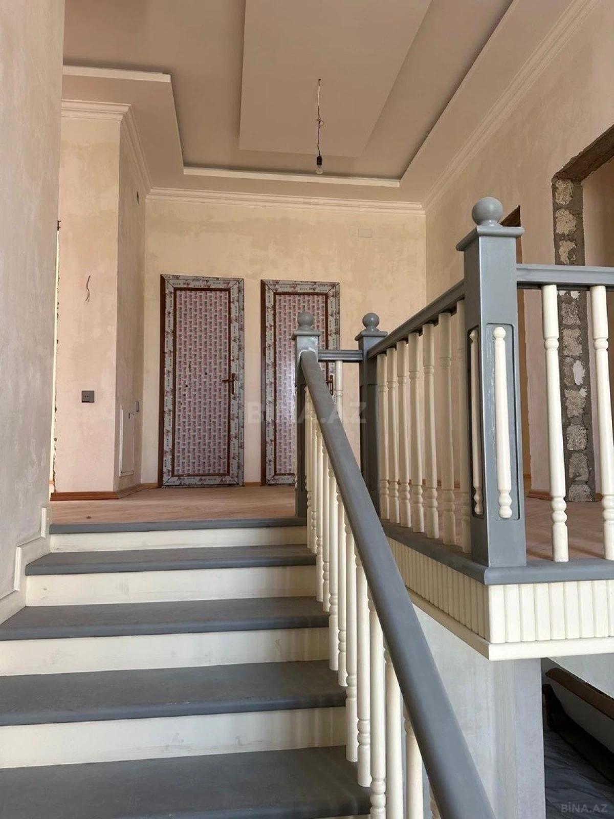 Satılır 6 otaqlı həyət evi 245 m²