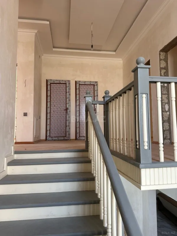 Satılır 6 otaqlı həyət evi 245 m²