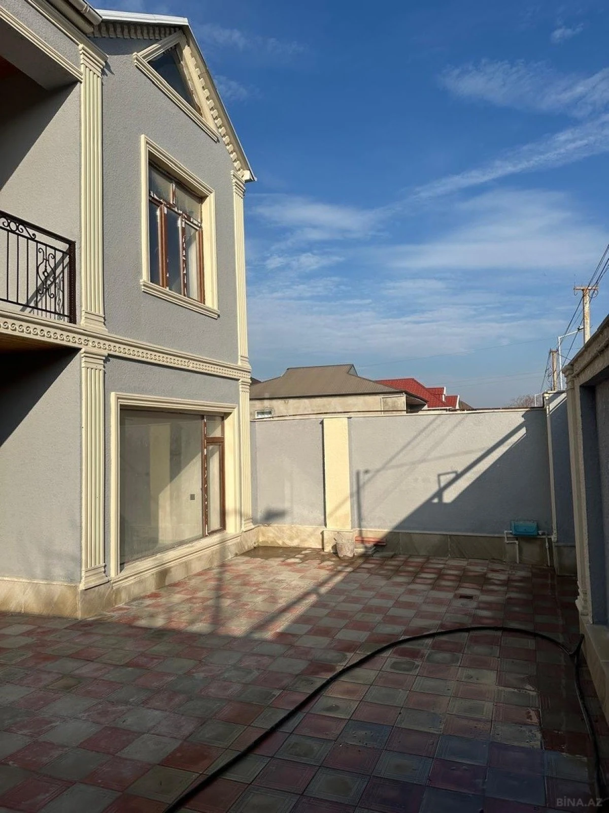 Satılır 6 otaqlı həyət evi 245 m²