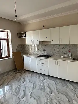 Satılır 6 otaqlı həyət evi 245 m²