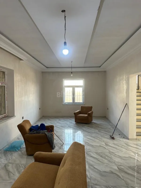Satılır 6 otaqlı həyət evi 245 m²