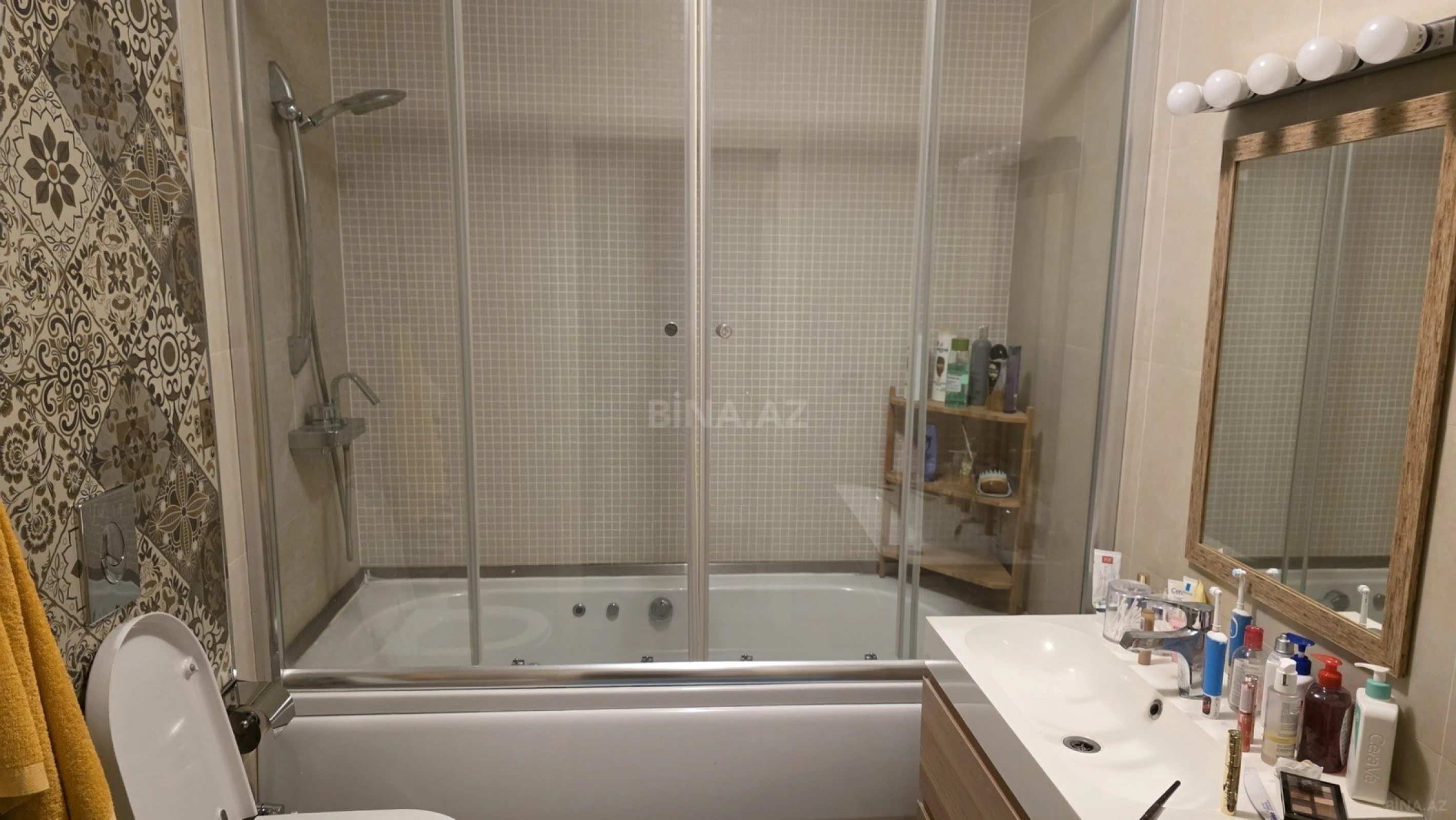 Satılır 5 otaqlı mənzil 240 m²