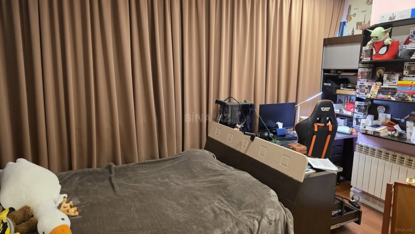 Satılır 5 otaqlı mənzil 240 m²