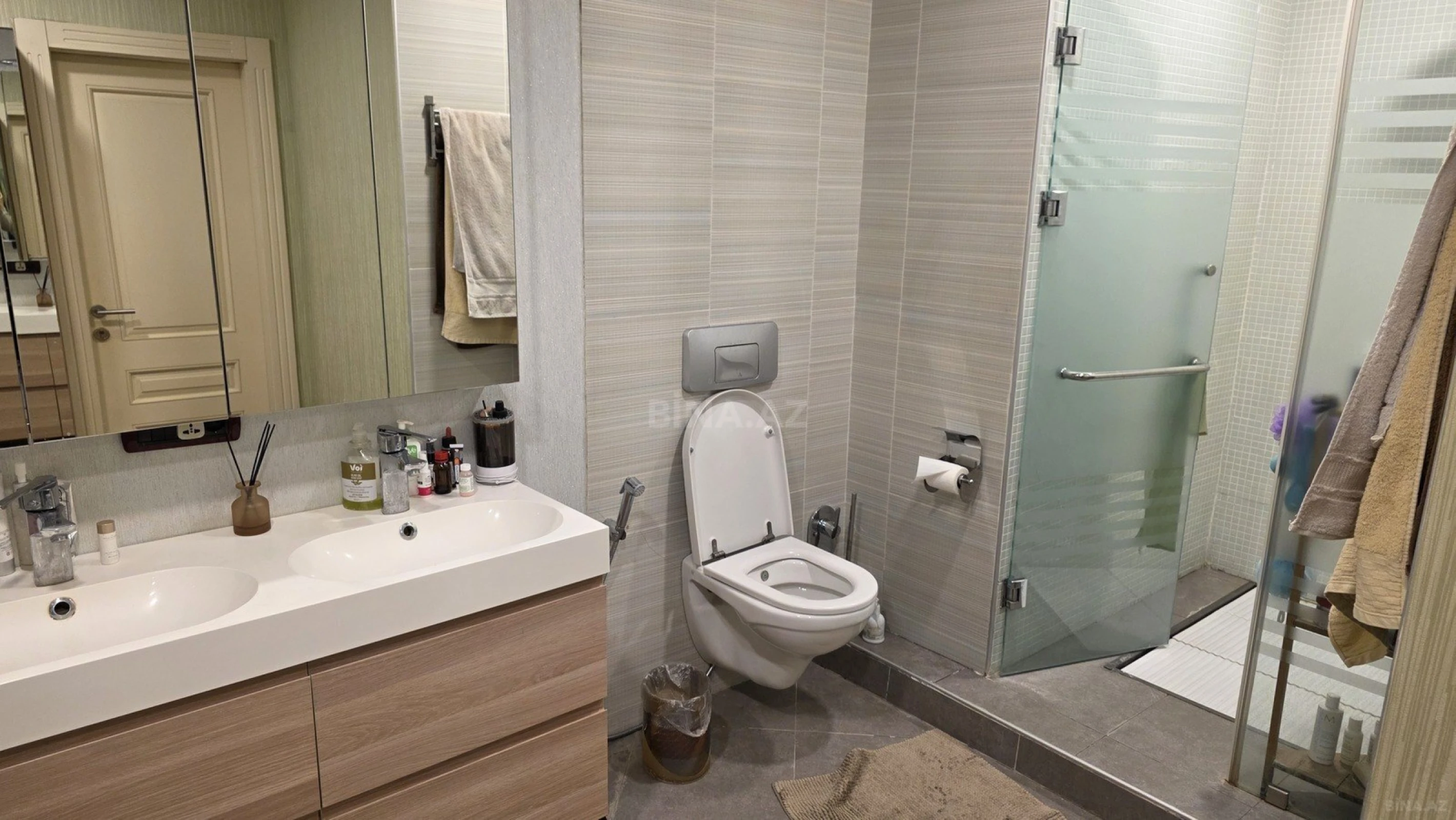 Satılır 5 otaqlı mənzil 240 m²