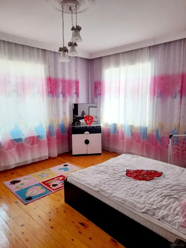 Satılır 6 otaqlı həyət evi 260 m²