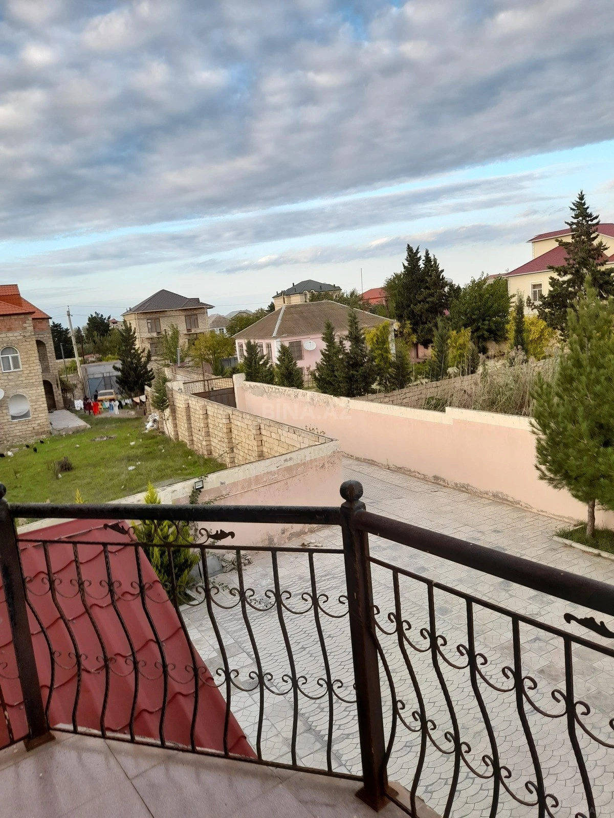 Satılır 6 otaqlı həyət evi 260 m²