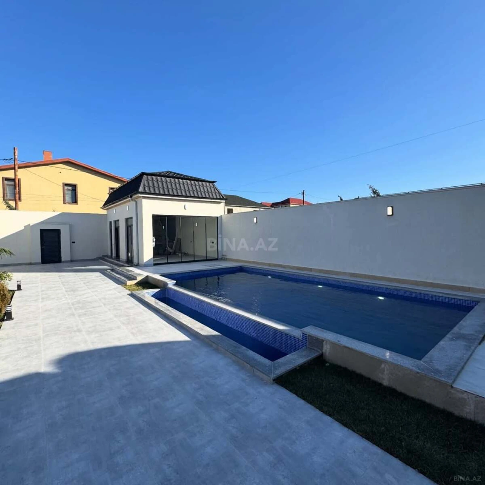 Satılır 4 otaqlı həyət evi 240 m²