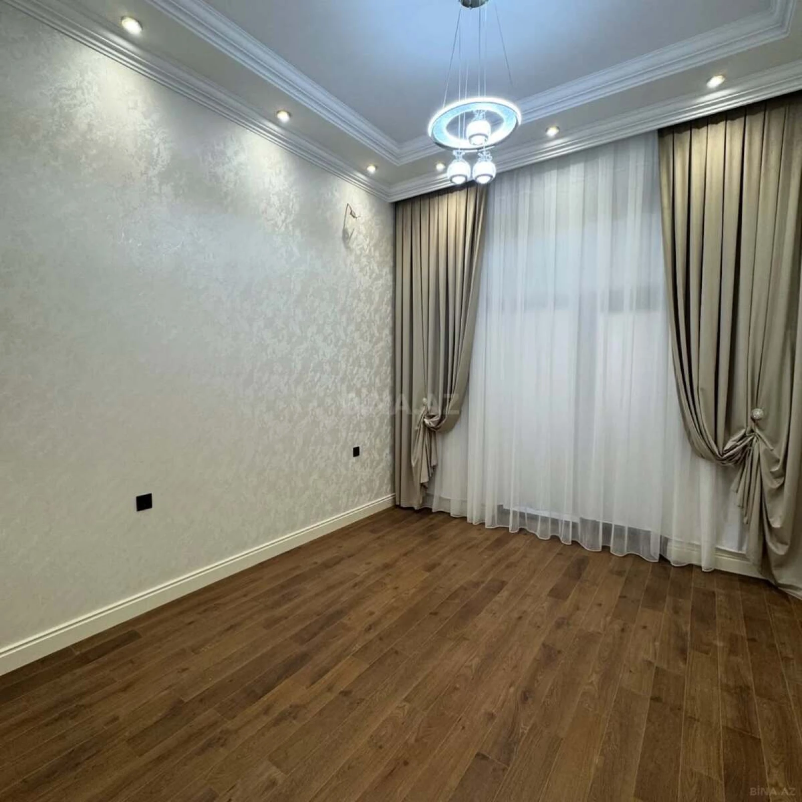 Satılır 4 otaqlı həyət evi 240 m²