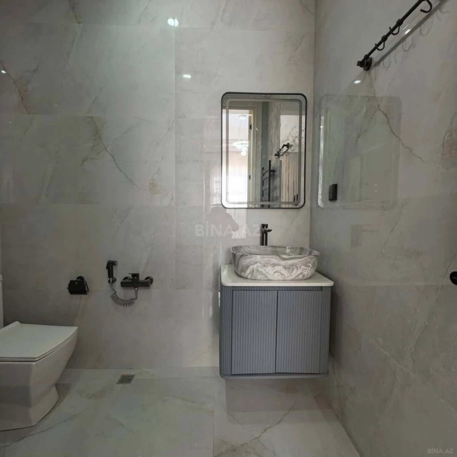 Satılır 4 otaqlı həyət evi 240 m²