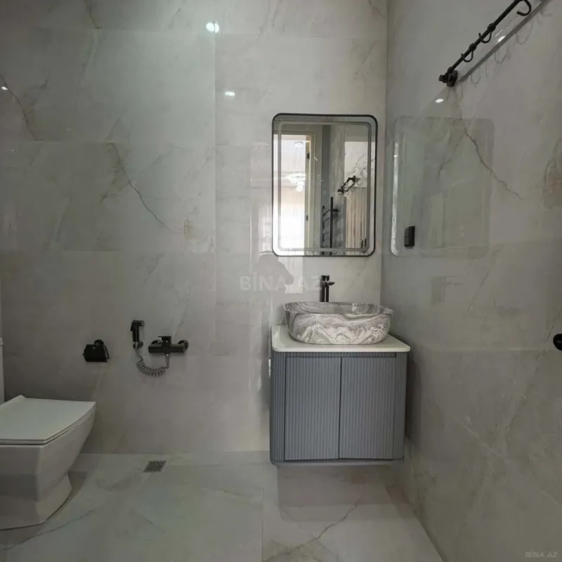 Satılır 4 otaqlı həyət evi 240 m²