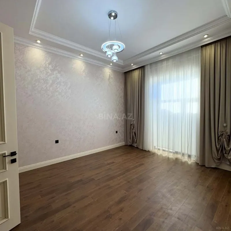 Satılır 4 otaqlı həyət evi 240 m²