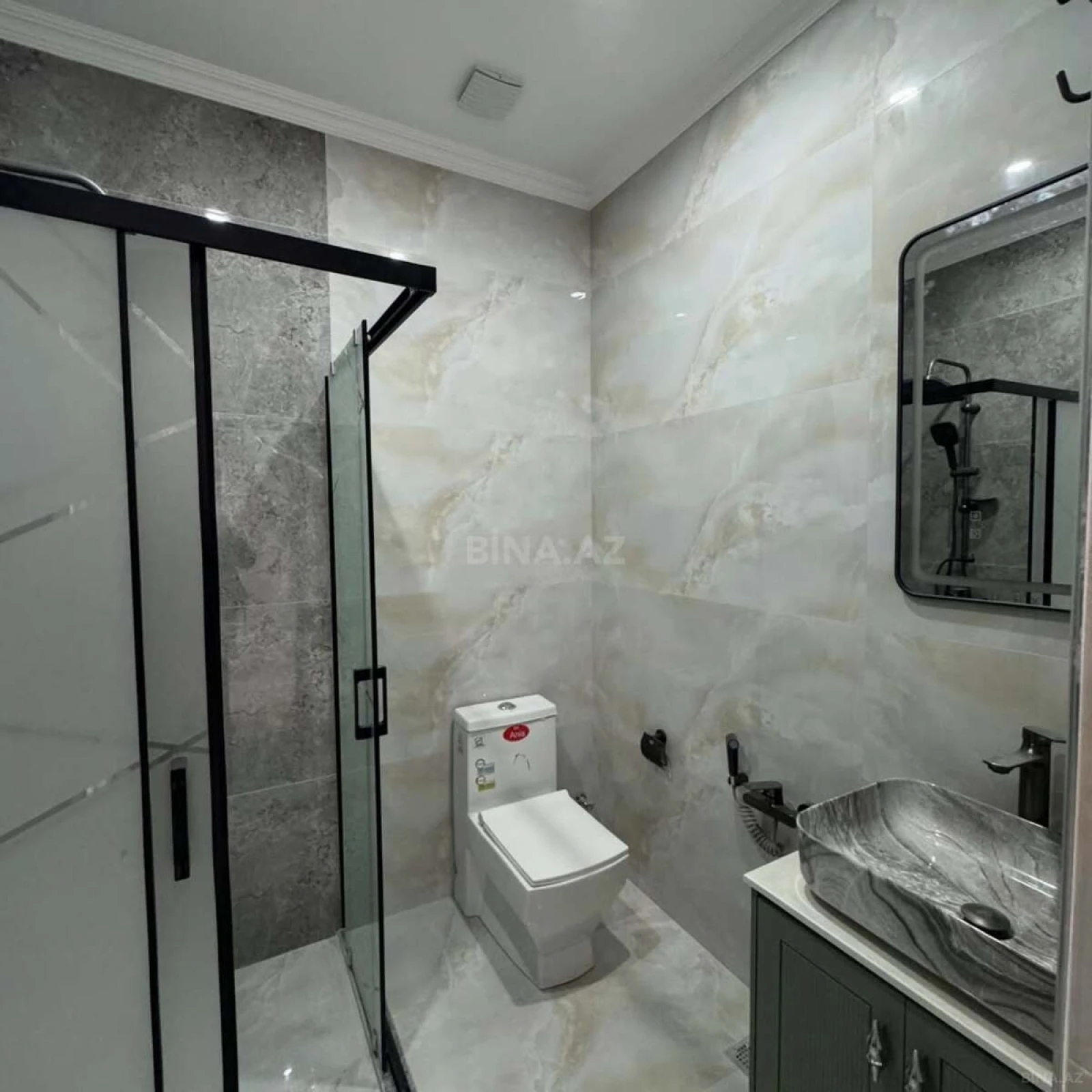 Satılır 4 otaqlı həyət evi 240 m²