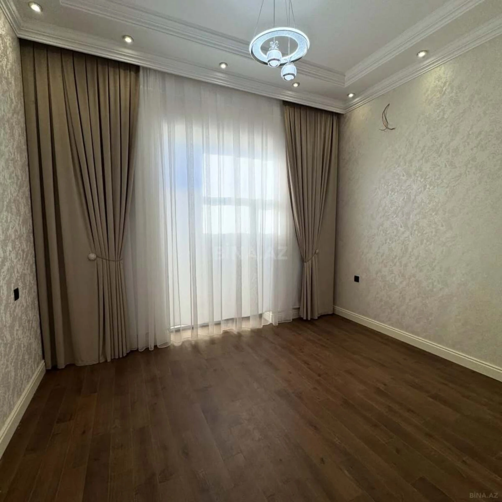 Satılır 4 otaqlı həyət evi 240 m²