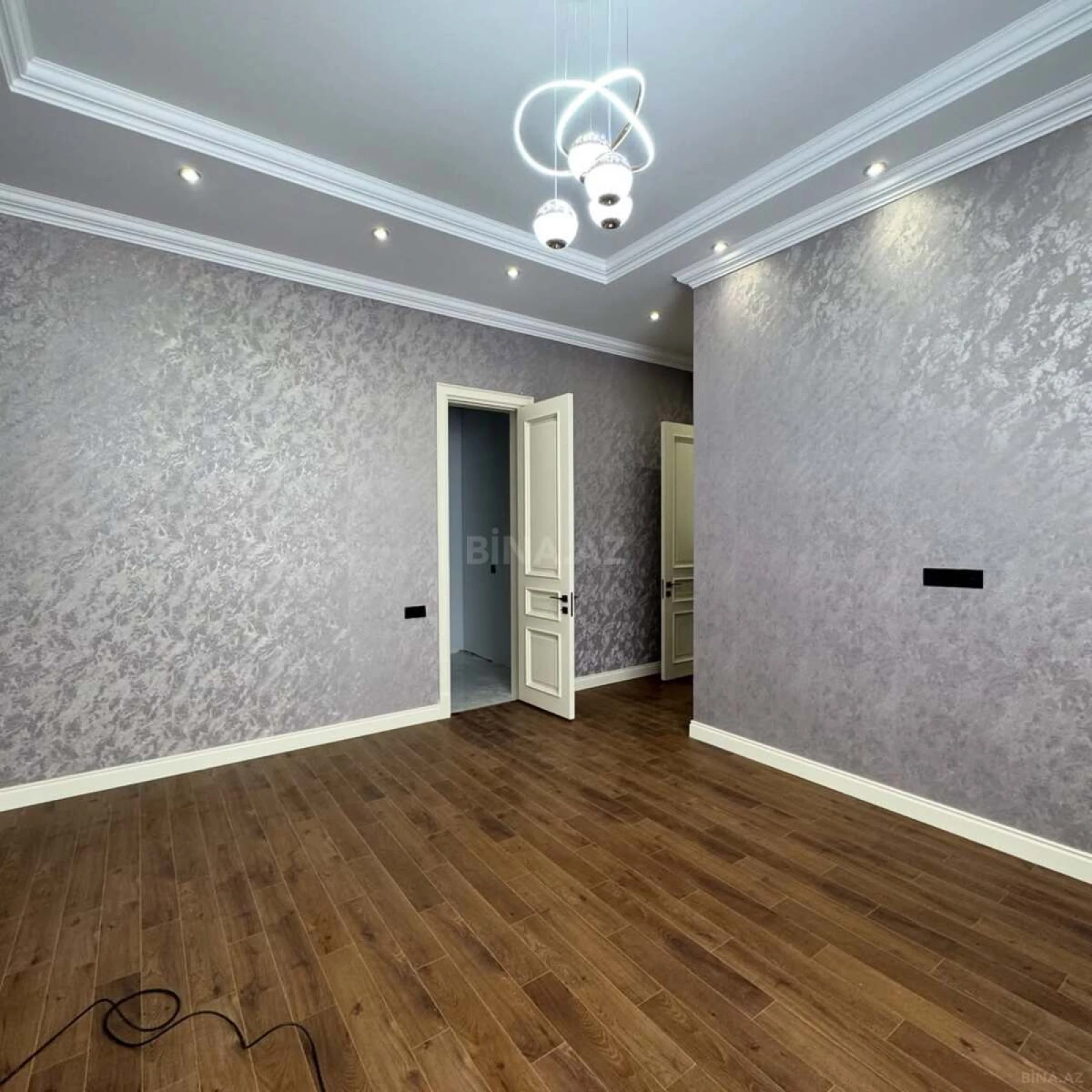 Satılır 4 otaqlı həyət evi 240 m²