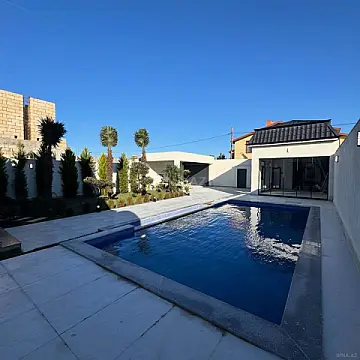 Satılır 4 otaqlı həyət evi 240 m²