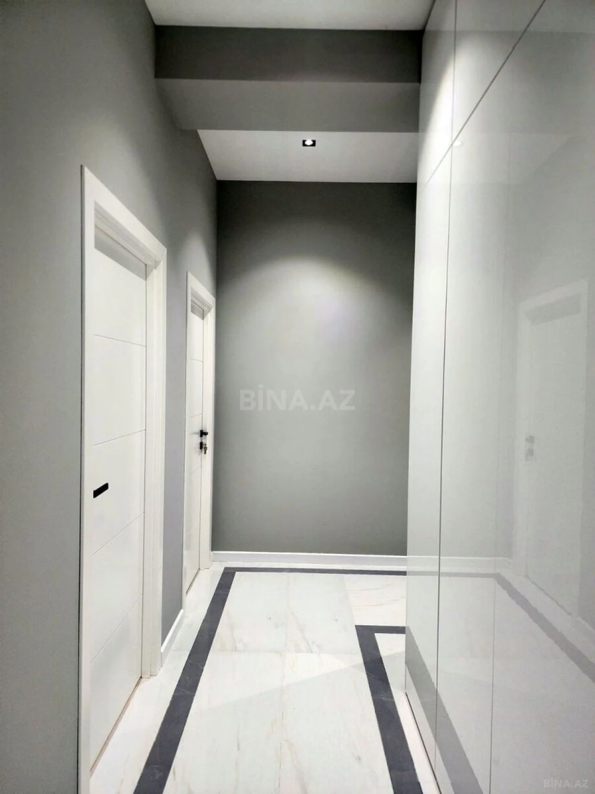 Kirayə verilir 2 otaqlı mənzil 115 m²