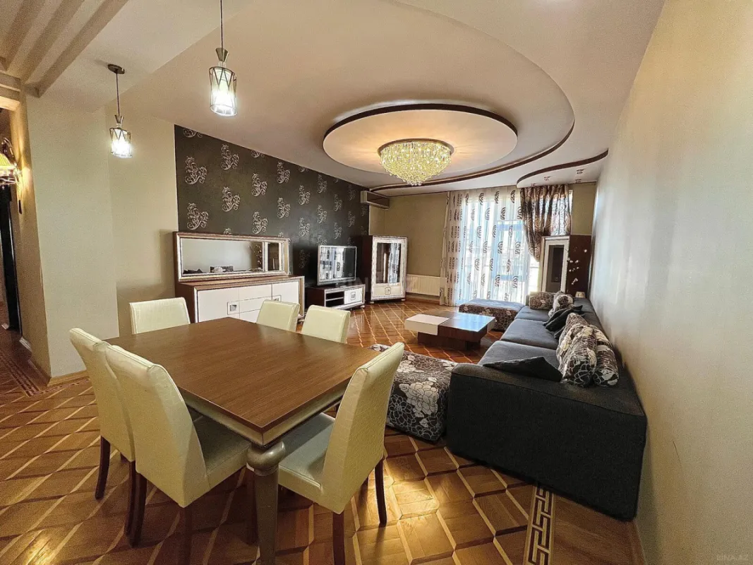 Satılır 4 otaqlı mənzil 180 m²