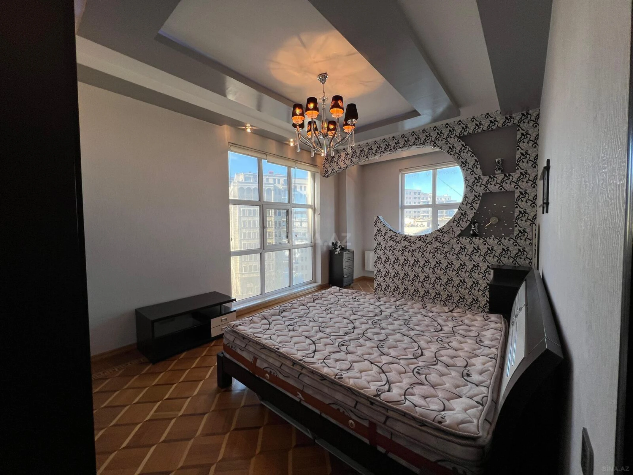 Satılır 4 otaqlı mənzil 180 m²