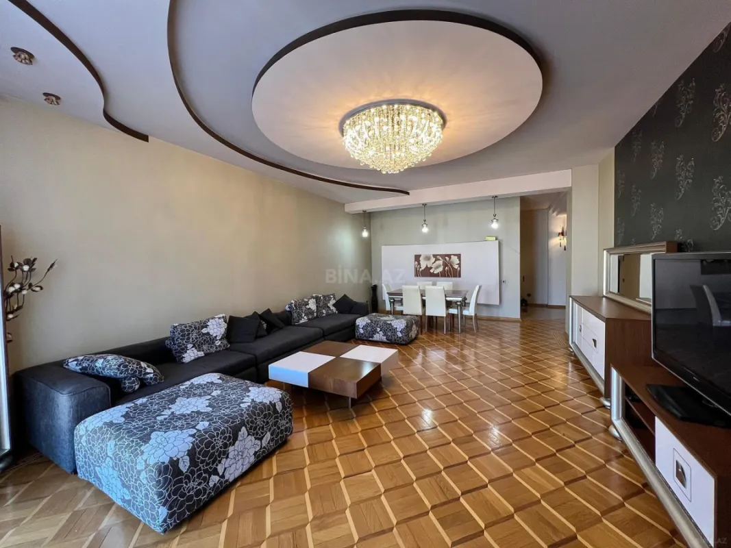 Satılır 4 otaqlı mənzil 180 m²