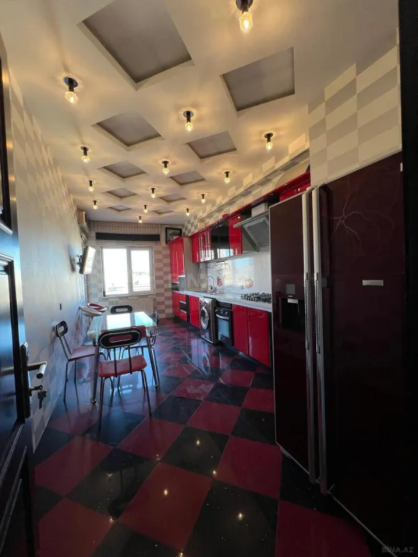 Satılır 4 otaqlı mənzil 180 m²