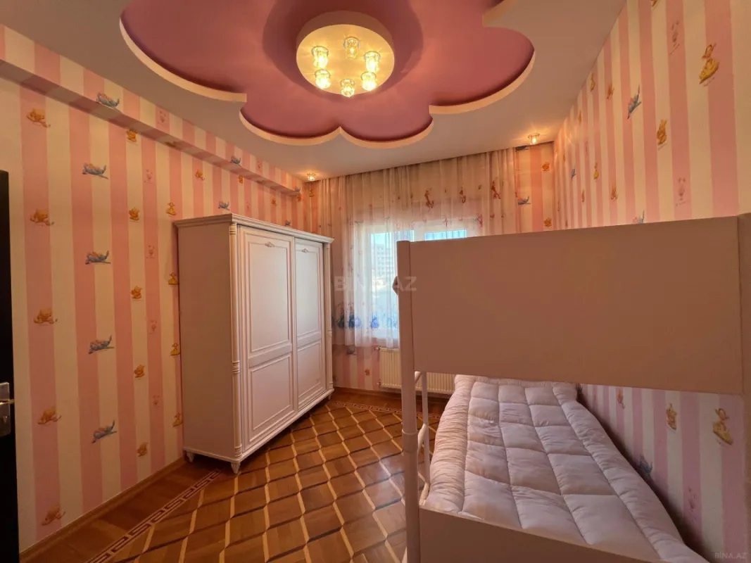 Satılır 4 otaqlı mənzil 180 m²