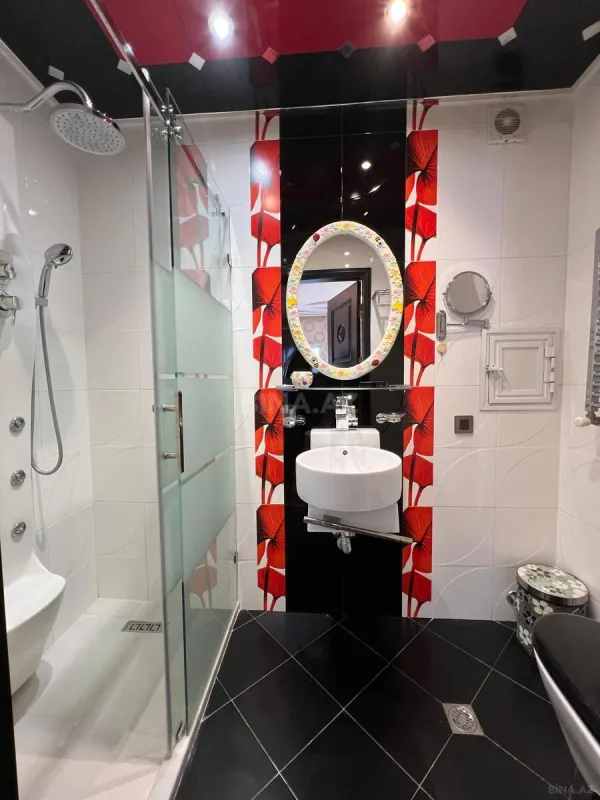 Satılır 4 otaqlı mənzil 180 m²