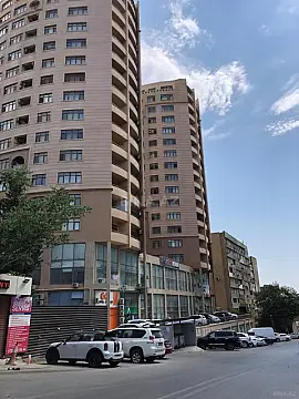 Satılır 3 otaqlı ofis 105 m²