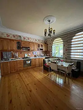 Satılır 5 otaqlı həyət evi 220 m²