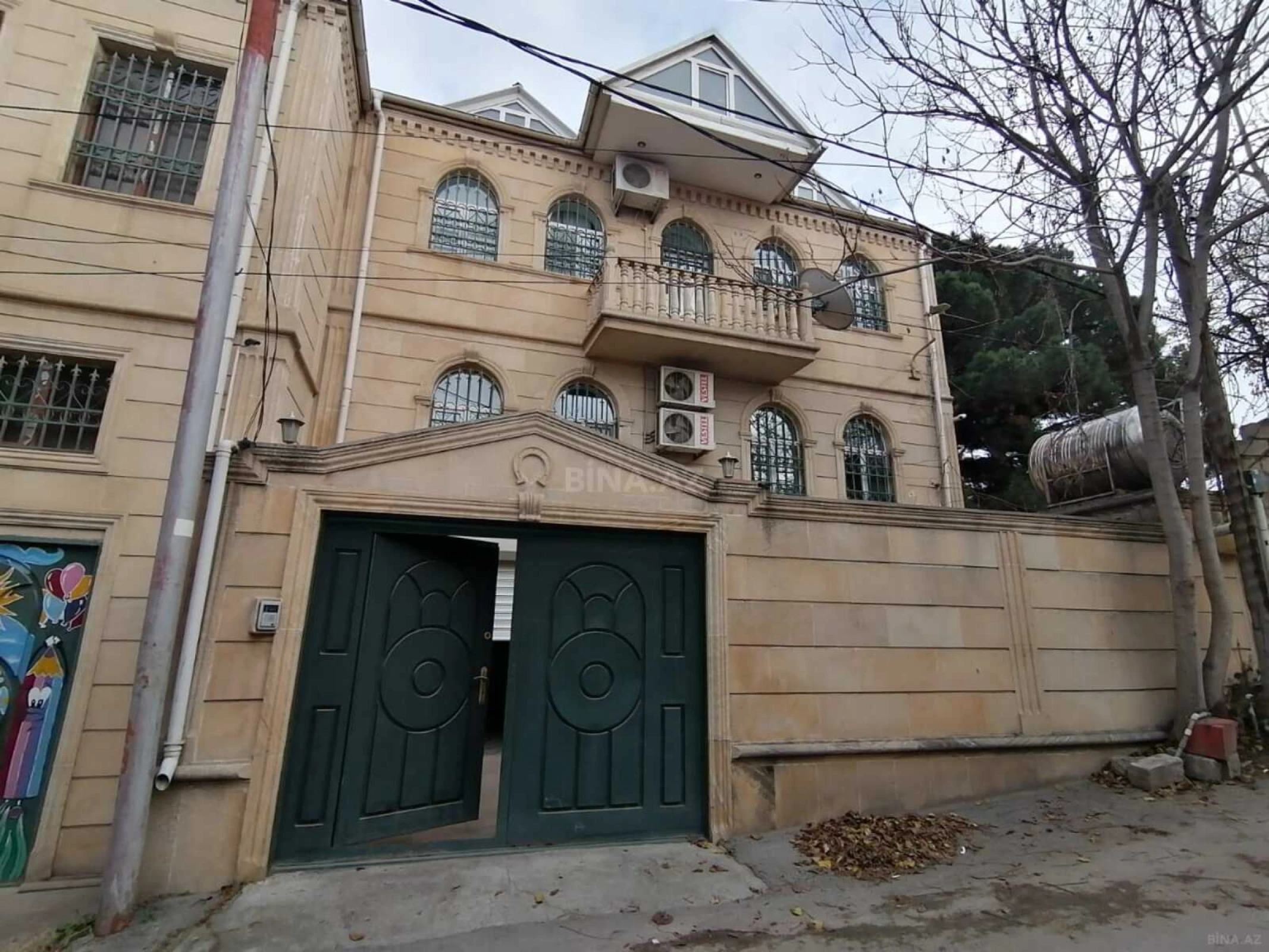 Satılır 5 otaqlı həyət evi 220 m²
