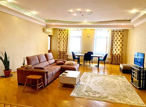 Kirayə verilir 3 otaqlı mənzil 148 m² — Bakı 3 otaq 148.00 m²