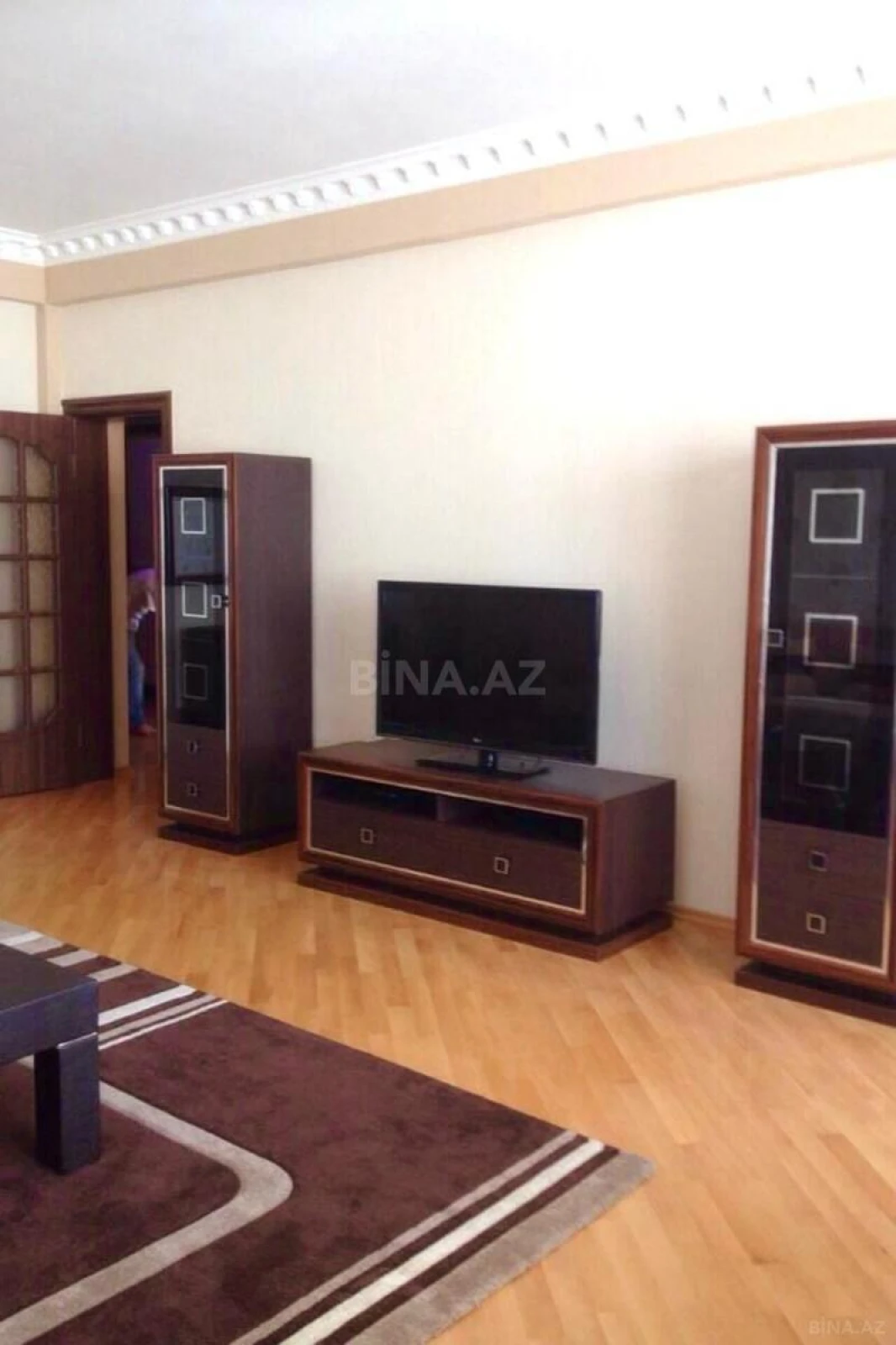 Kirayə verilir 2 otaqlı mənzil 108 m²