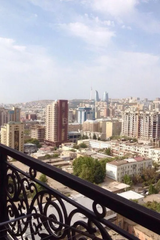 Kirayə verilir 2 otaqlı mənzil 108 m²