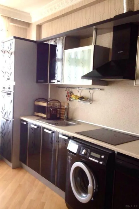 Kirayə verilir 2 otaqlı mənzil 108 m²