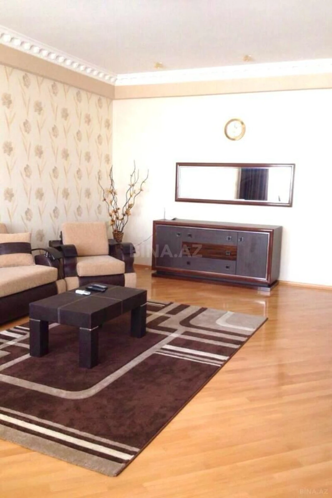 Kirayə verilir 2 otaqlı mənzil 108 m²