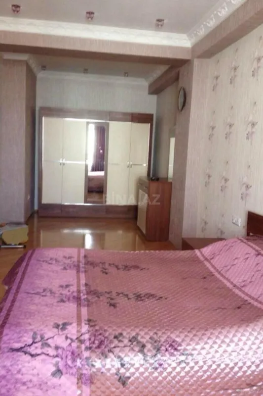 Kirayə verilir 2 otaqlı mənzil 108 m²