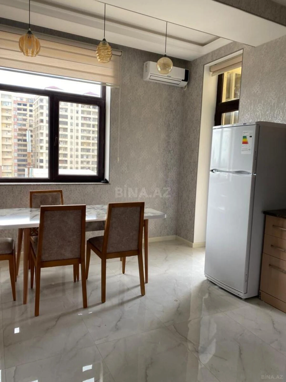 Kirayə verilir 3 otaqlı mənzil 120 m²